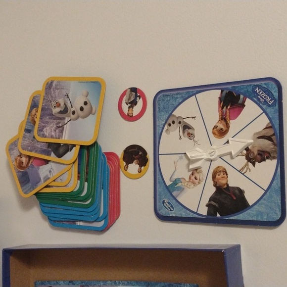 Disney Frozen hands down hasbro game - Picture 2 of 11